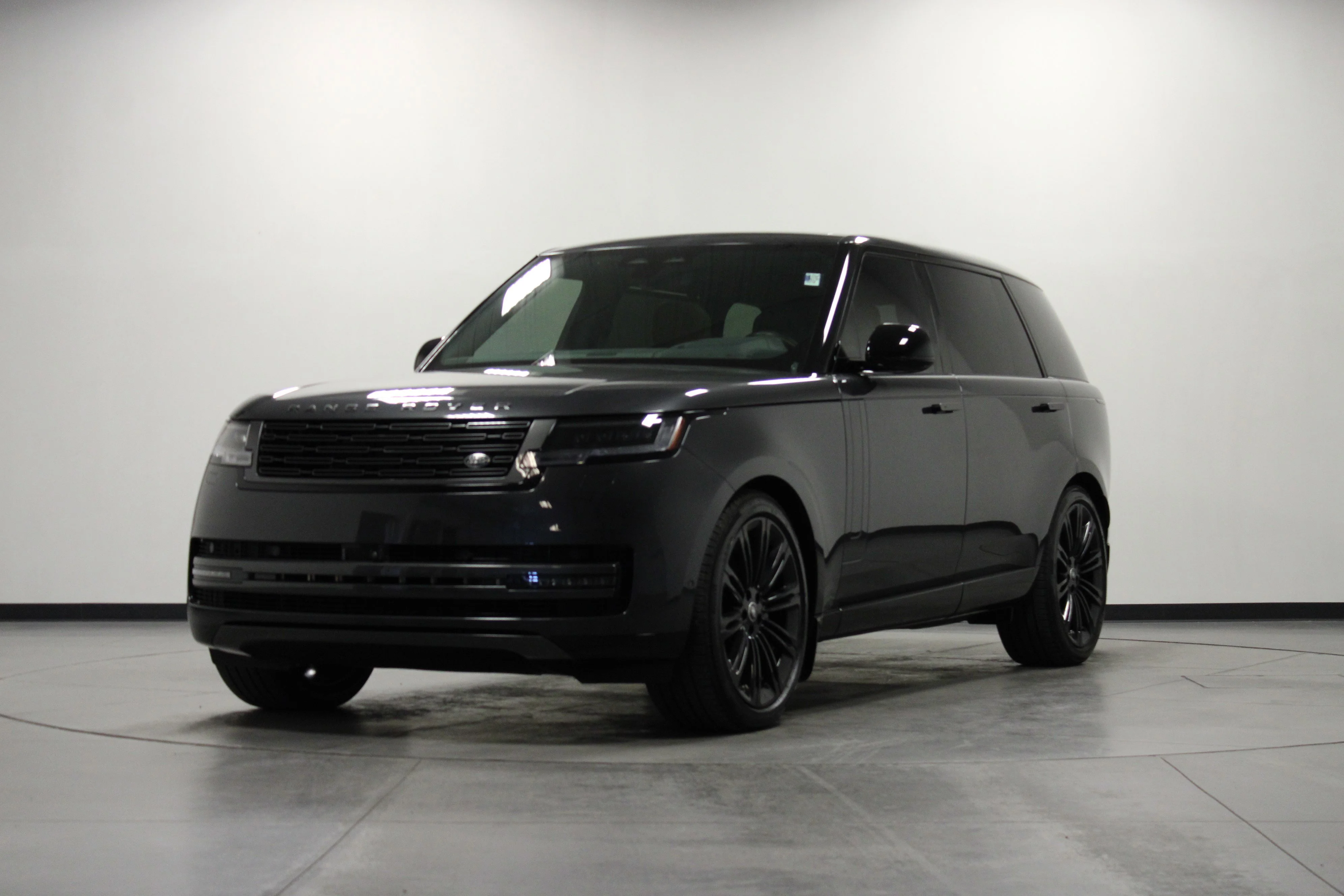 Used 2025 Carpathian Grey Premium Metallic Land Rover SE image 8