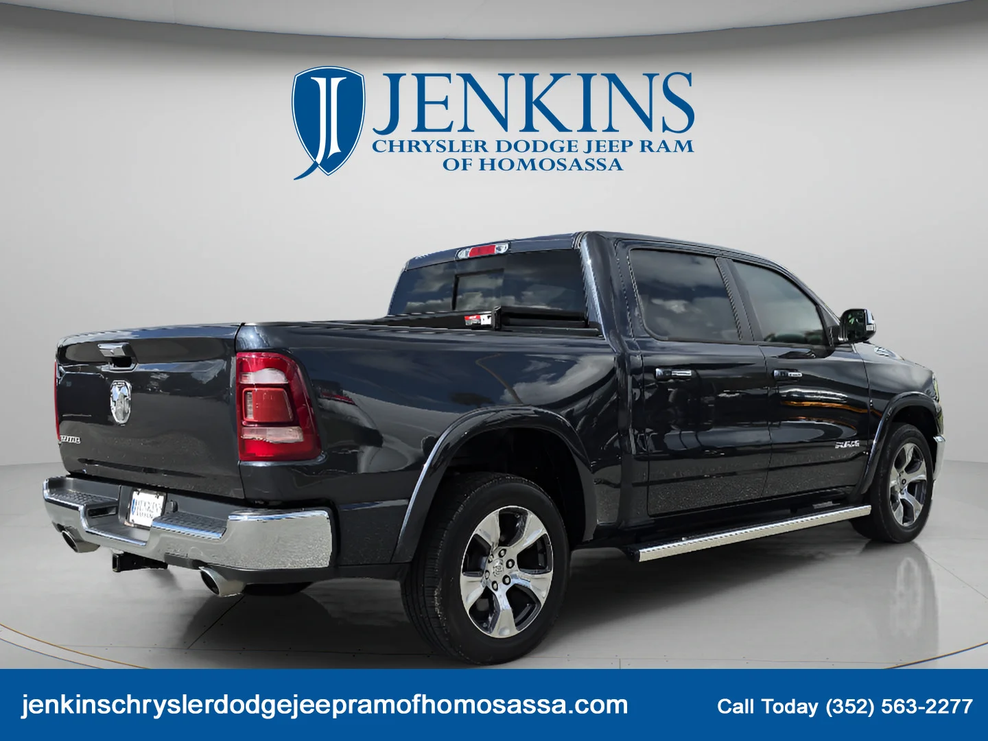 Used 2019 Maximum Steel Metallic Clearcoat Ram Laramie image 5