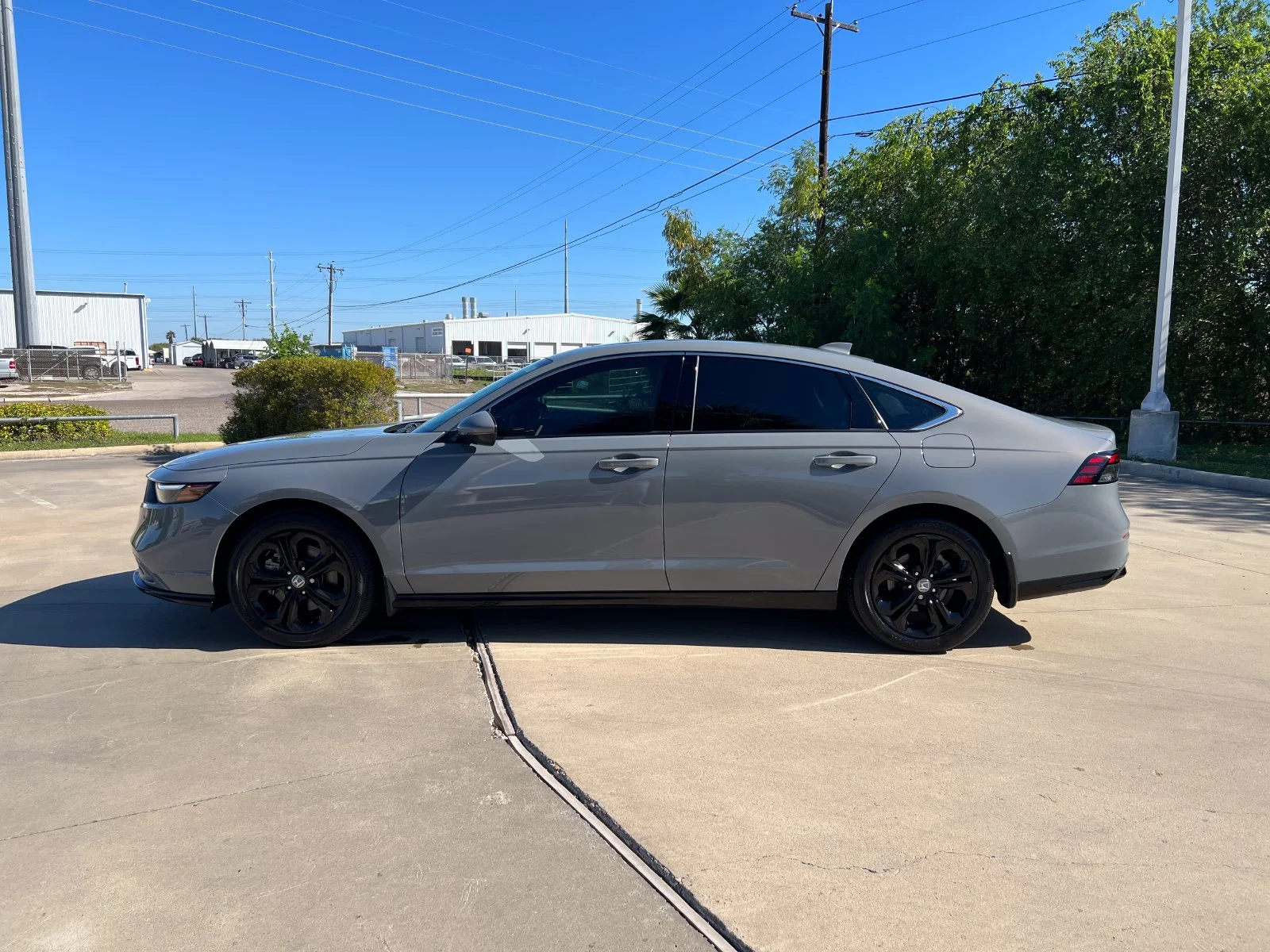 Used 2025  Honda EX-L image 2