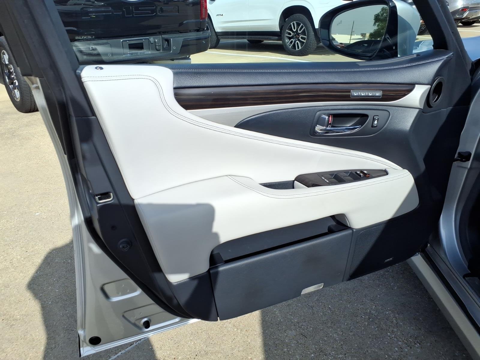 Used 2016 Atomic Silver Lexus Base image 18