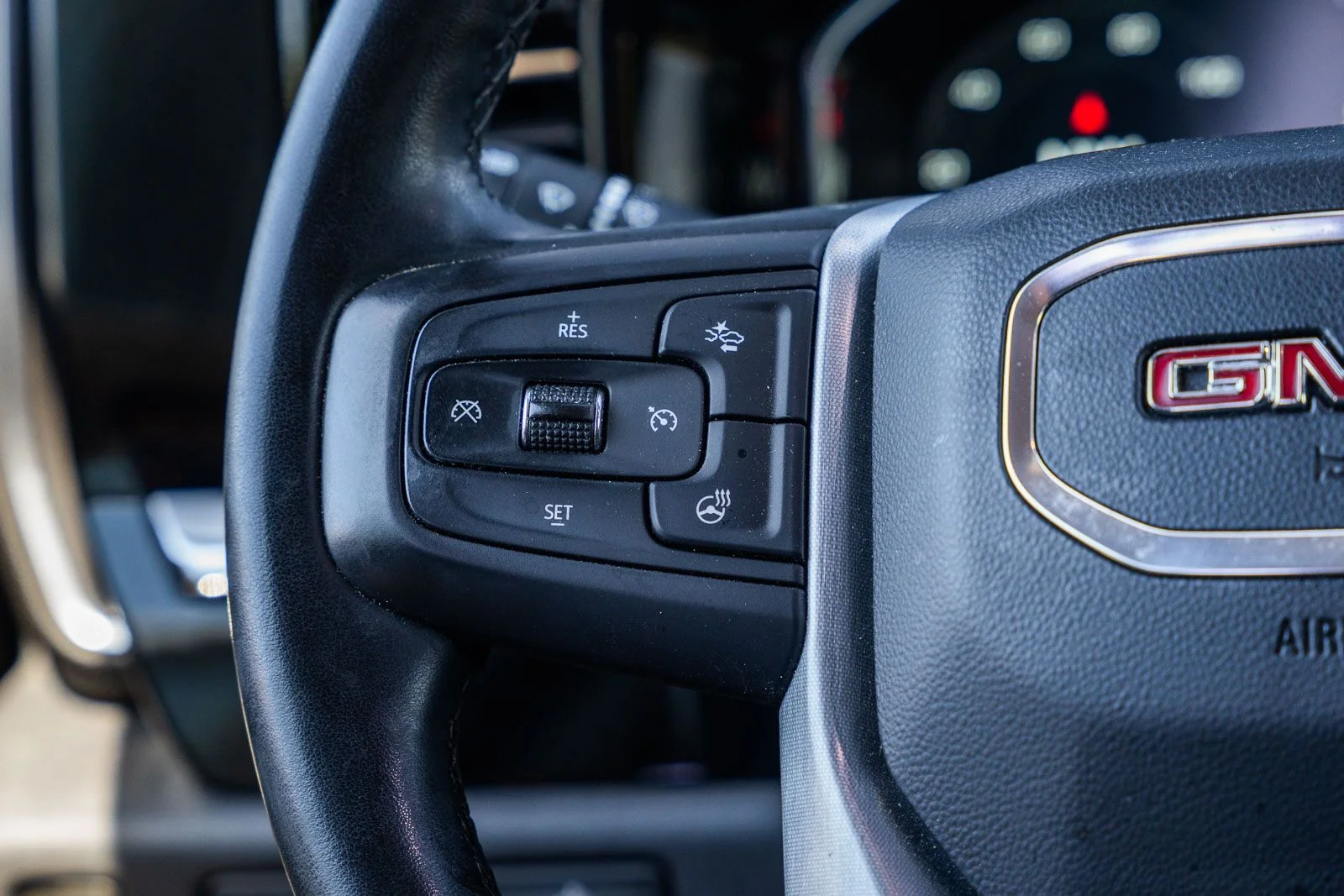 Used 2023 Silver GMC Elevation image 33