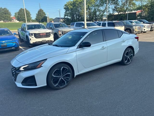 Used 2023 Nissan Altima SR with VIN 1N4BL4CW1PN358752 for sale in Kansas City