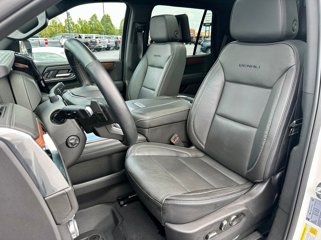 Used 2025 White GMC Denali image 14