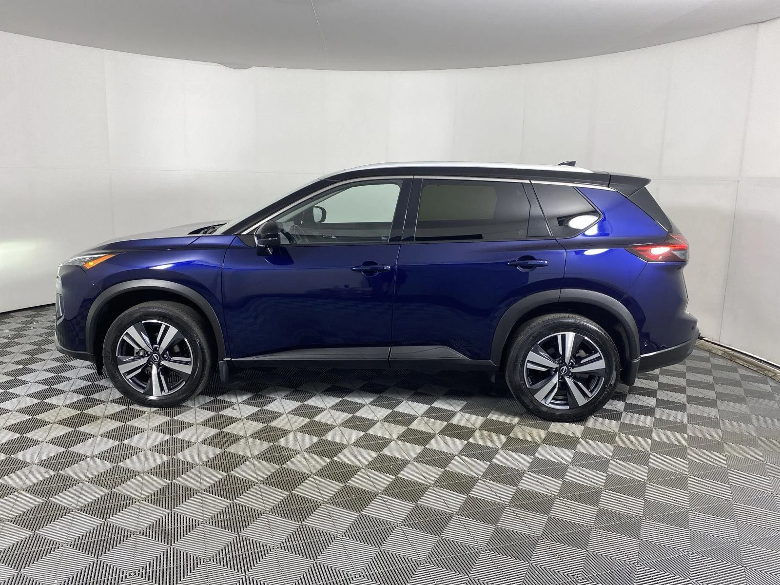 Used 2024 Deep Ocean Blue Pearl/Super Black Nissan SL image 13