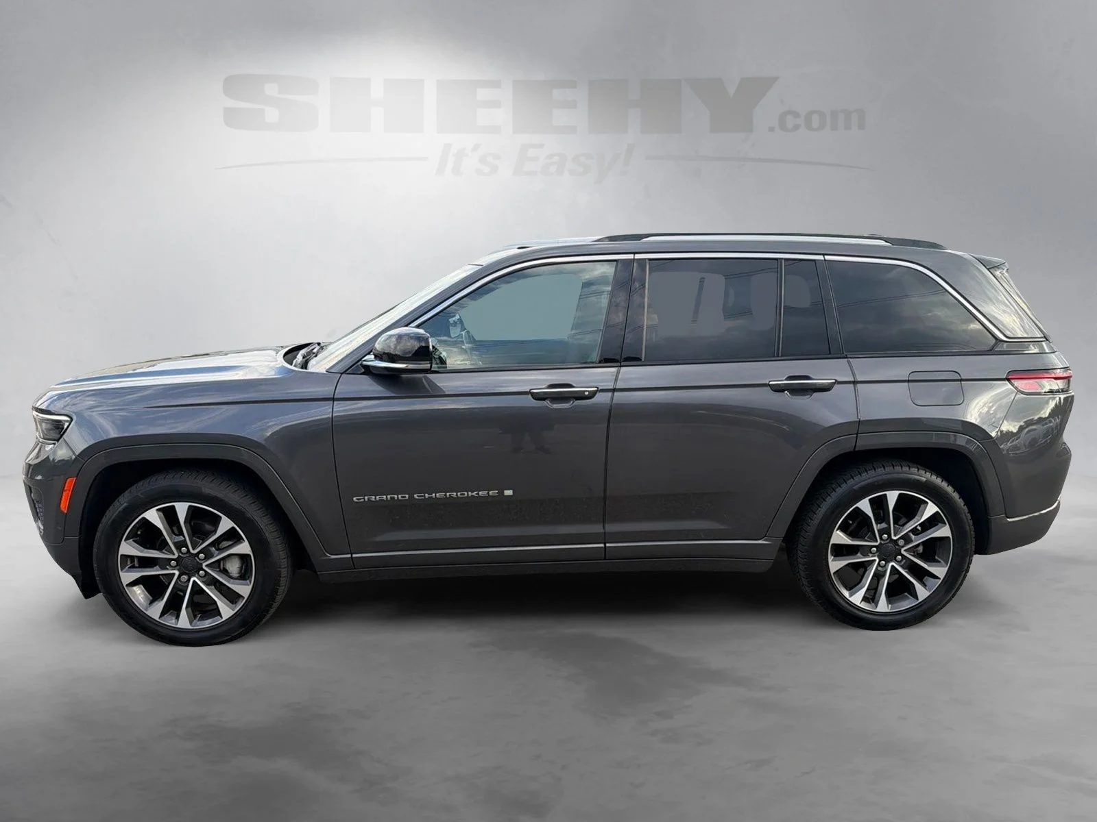 Used 2022 Metallic Jeep Overland image 15
