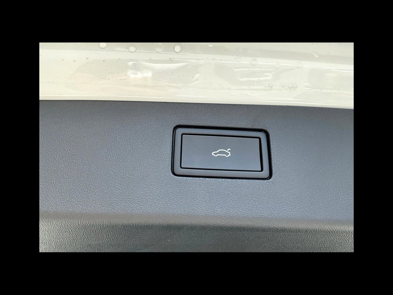 New 2026 Pure White Volkswagen 2.0T SE image 25