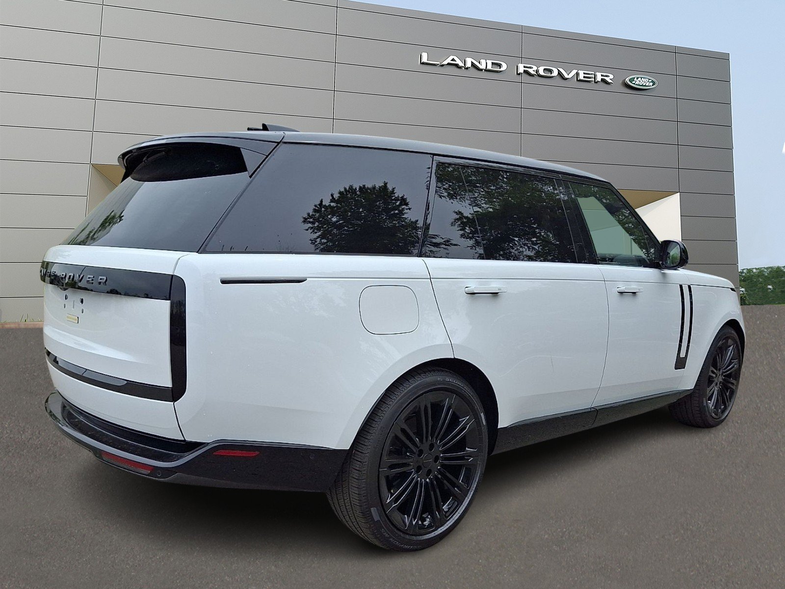 New 2026 Fuji White Land Rover P400 SE 7 Seat image 2