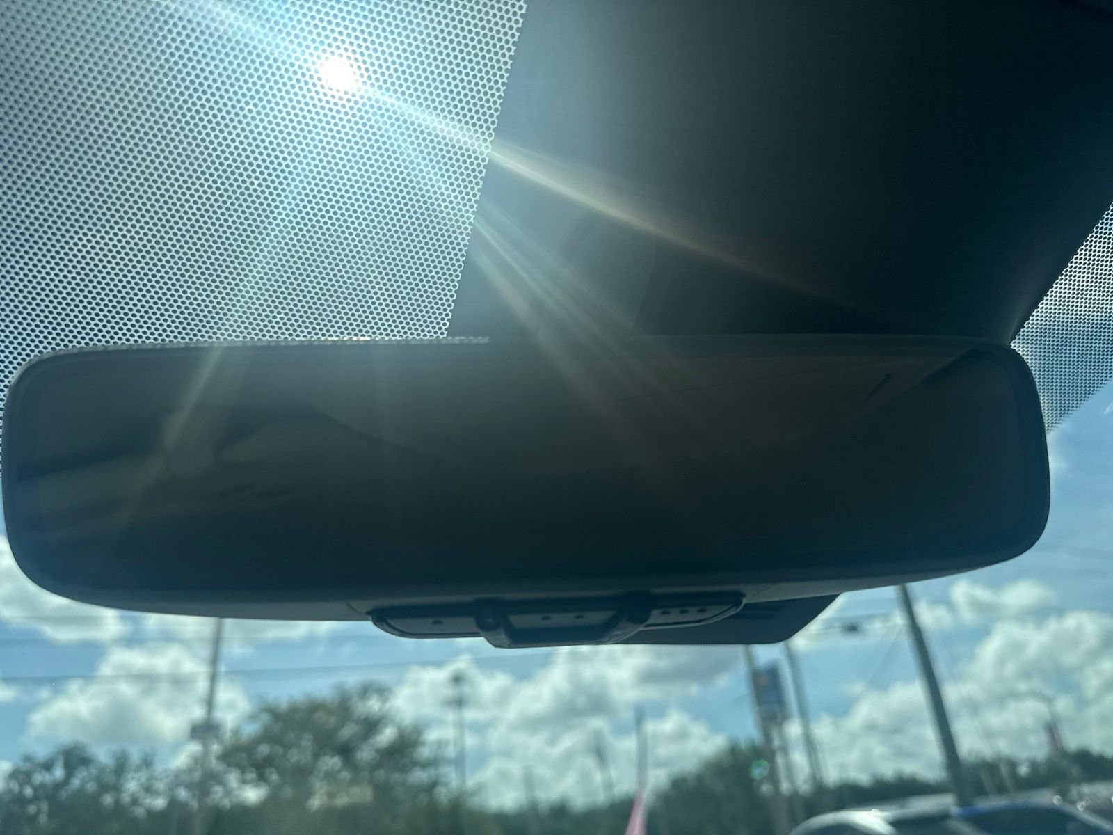 Used 2019 White Nissan SL image 17