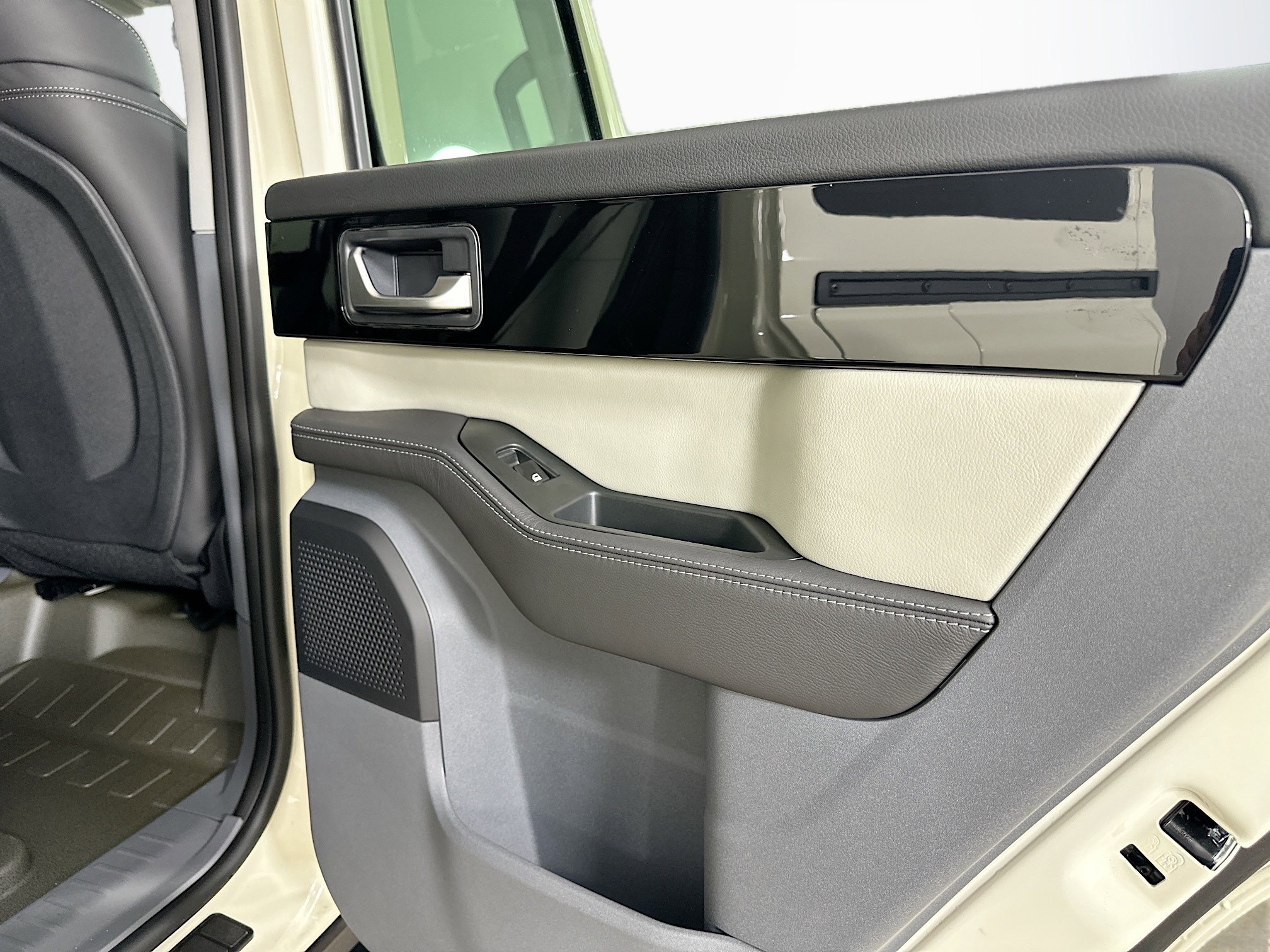 New 2025 Scottish White INEOS Fieldmaster Edition image 46
