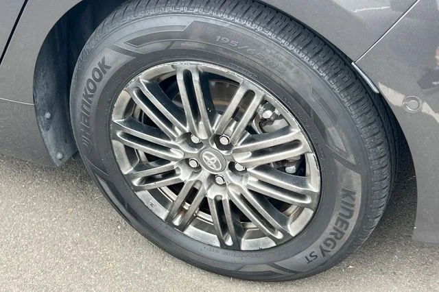 Used 2017 Gray Toyota Advanced image 4