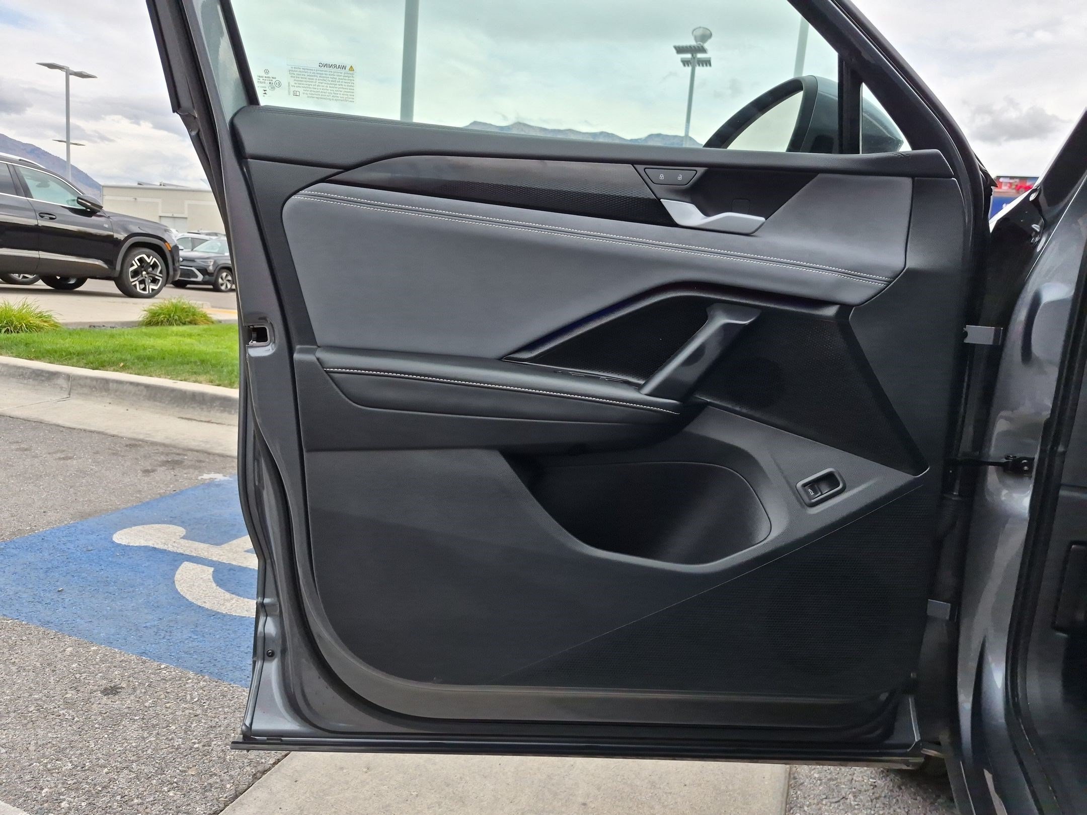 Used 2025 Platinum Gray Metallic Volkswagen SE image 13