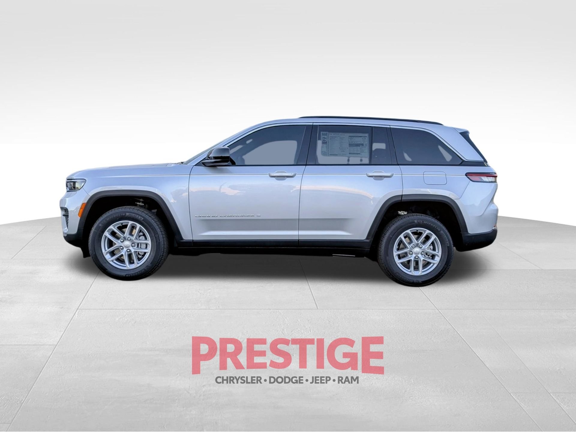 New 2026 Silver Zynith Exterior Paint Jeep Laredo X image 10