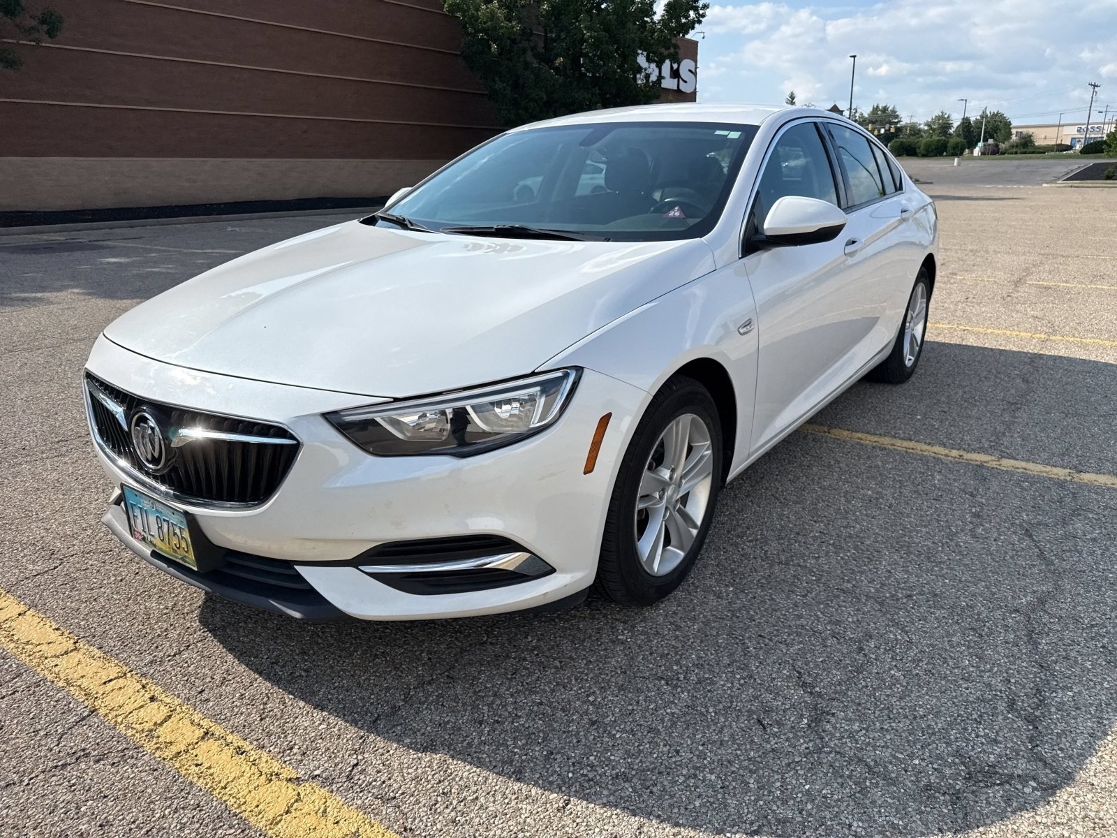 Used 2019 White Frost Tricoat Buick Preferred image 8