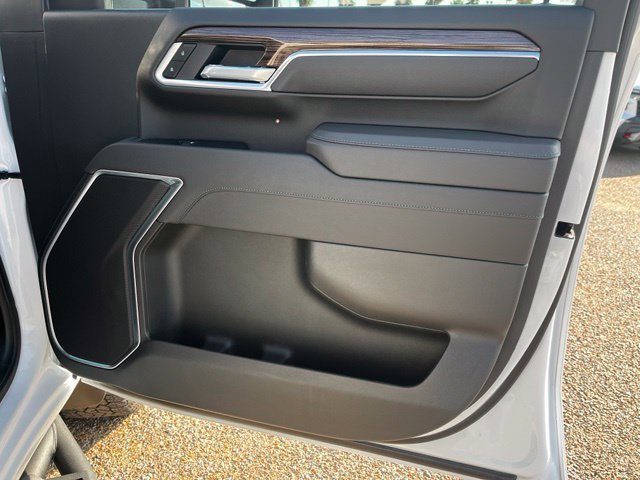Used 2026 Summit White Chevrolet LT image 28