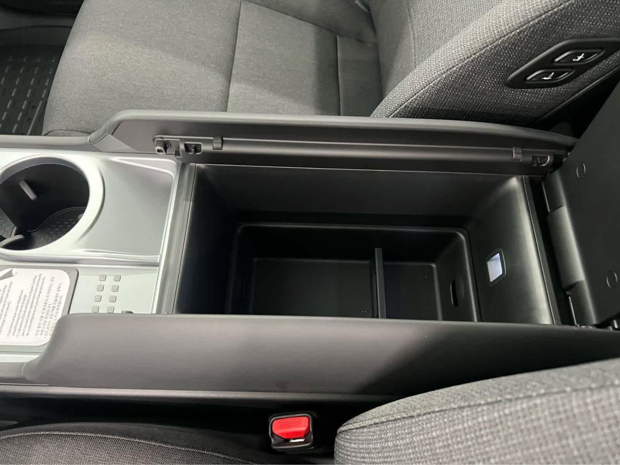 2026 Hyundai IONIQ 9 SE - Photo 19