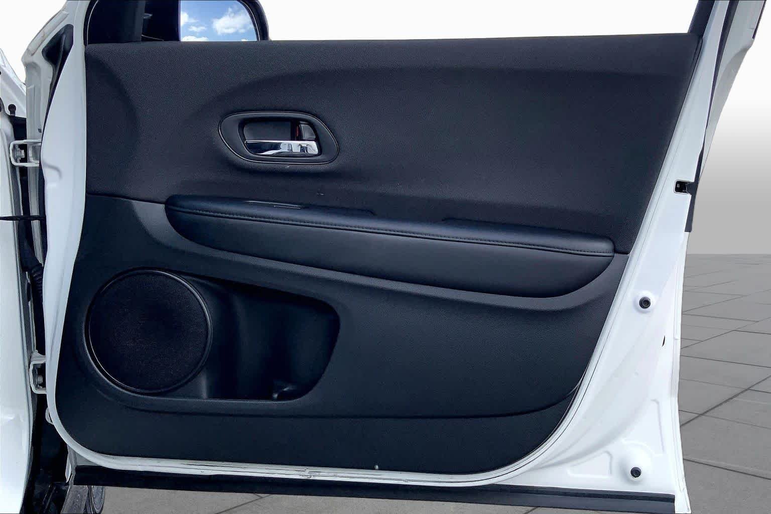 Used 2022 Platinum White Pearl Honda Sport image 22