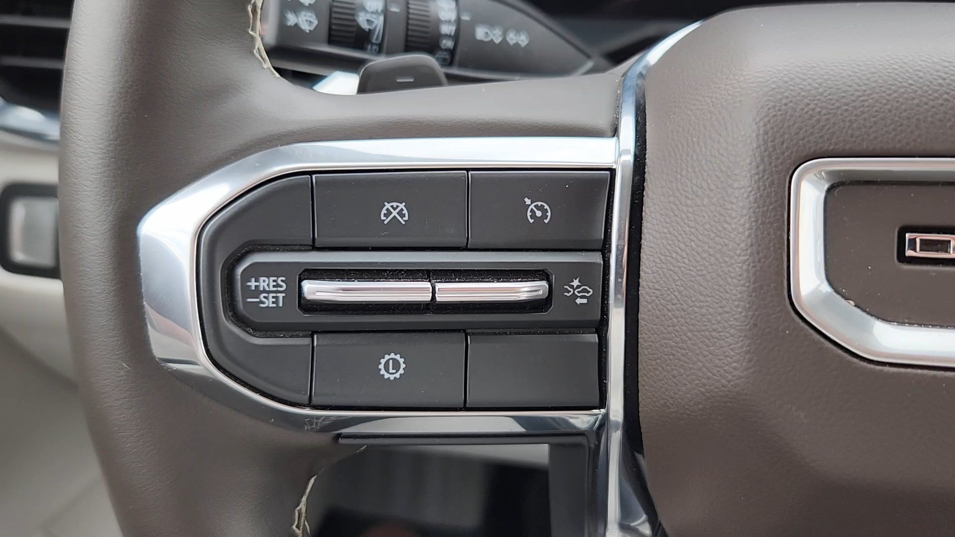 Used 2024 Purple GMC AWD Denali image 13