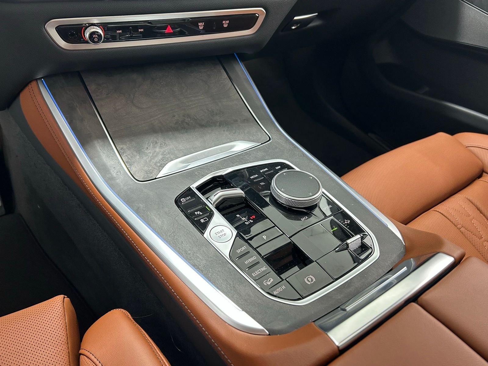 New 2026 Mineral White Metallic BMW xDrive50e image 22