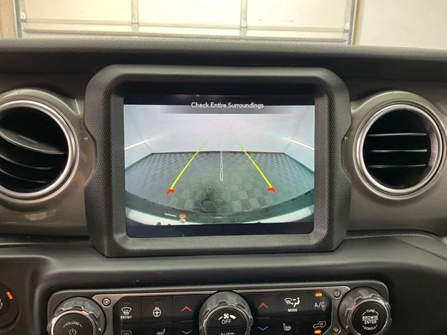 Used 2022 White Jeep Unlimited Sahara image 5