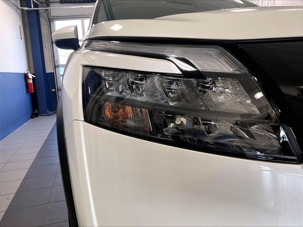 Used 2024 White Nissan SV image 33