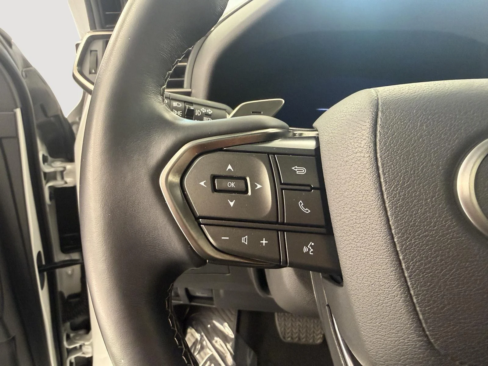 Certified Used 2024 Eminent White Pearl Lexus LX 600 Premium image 15