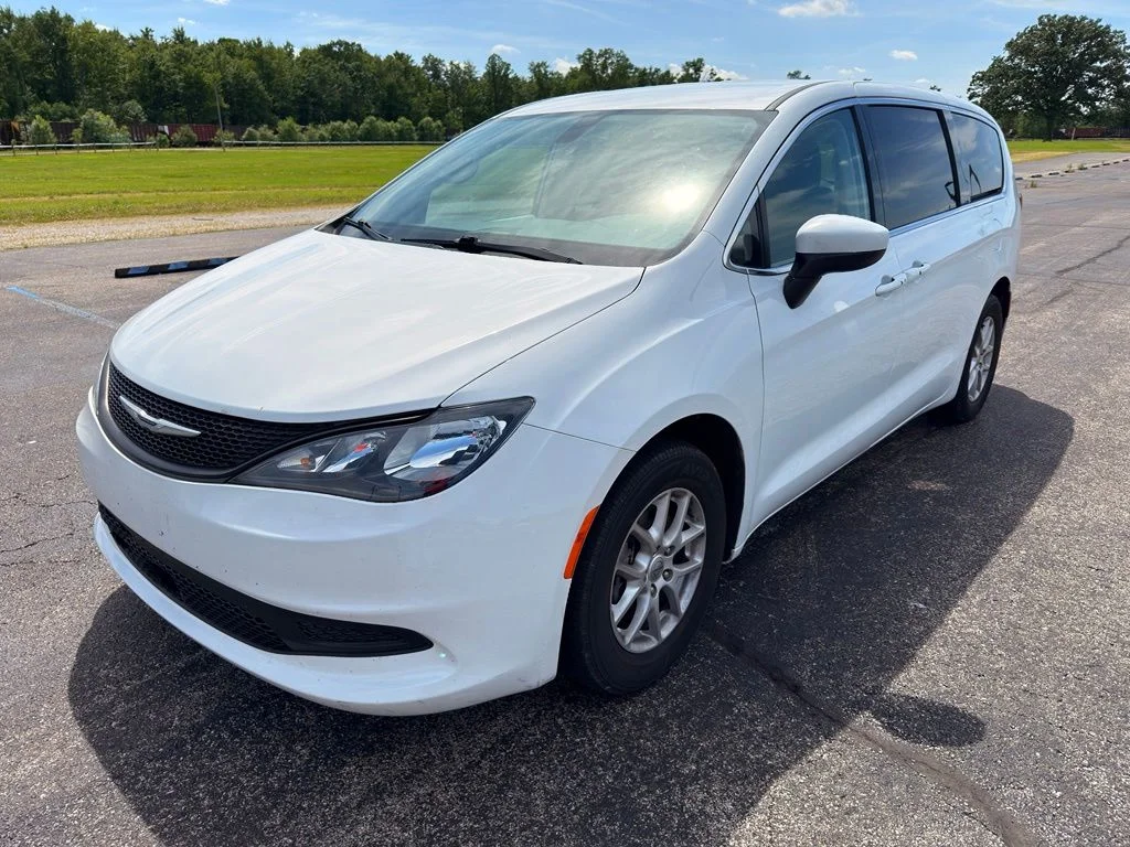 Used 2022 White Chrysler LX image 13