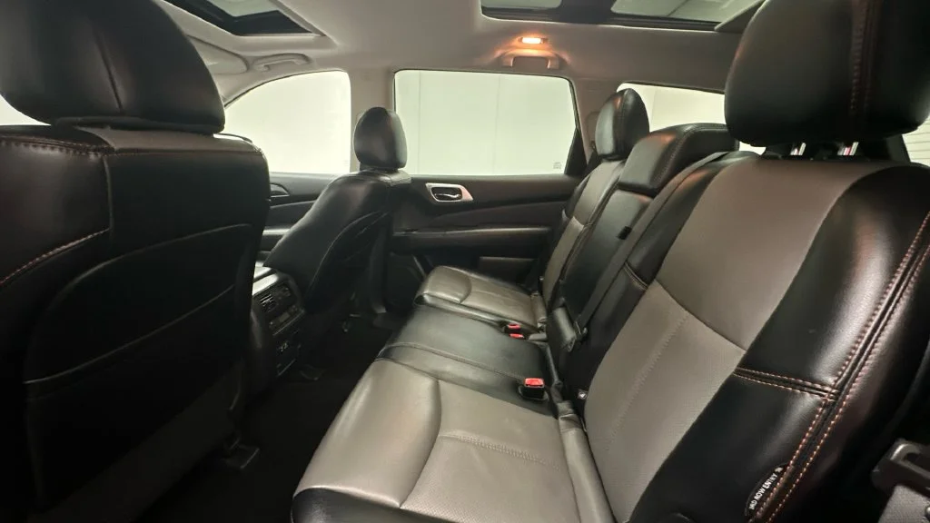 Certified Used 2020 Gray Nissan SL image 10