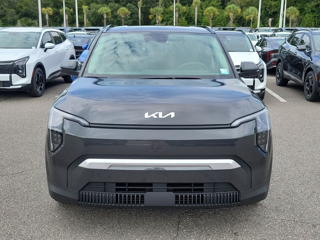 New 2027 Interstellar Gray Kia Wind image 2