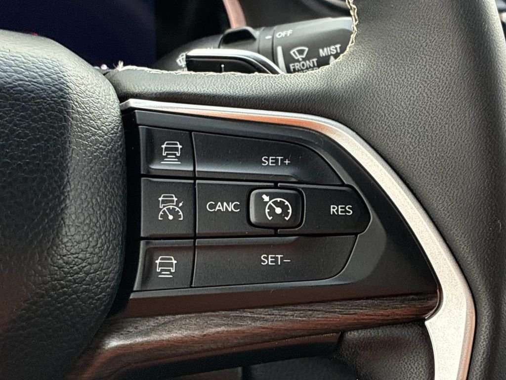 Used 2024 Silver Jeep Limited image 27