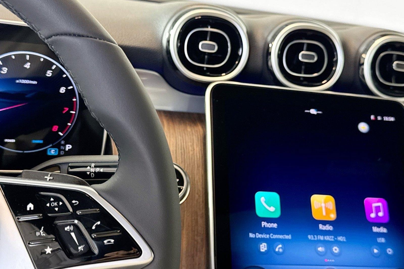 New 2026 Polar White Mercedes-Benz GLC 300 image 15