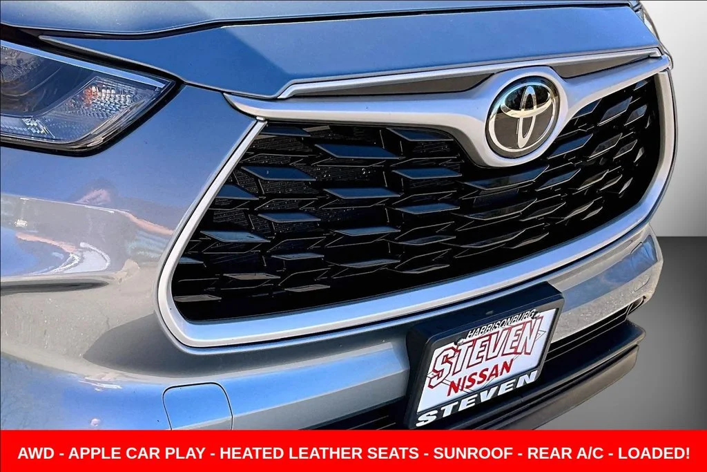 Used 2021 Silver Toyota XLE image 39