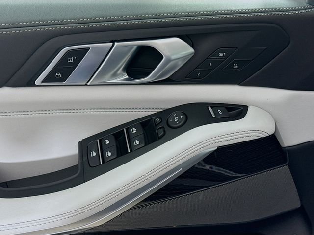 New 2026 Carbon Black Metallic BMW xDrive50e image 18