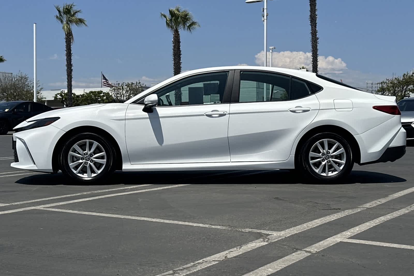 Used 2025 Ice Cap Toyota LE image 7