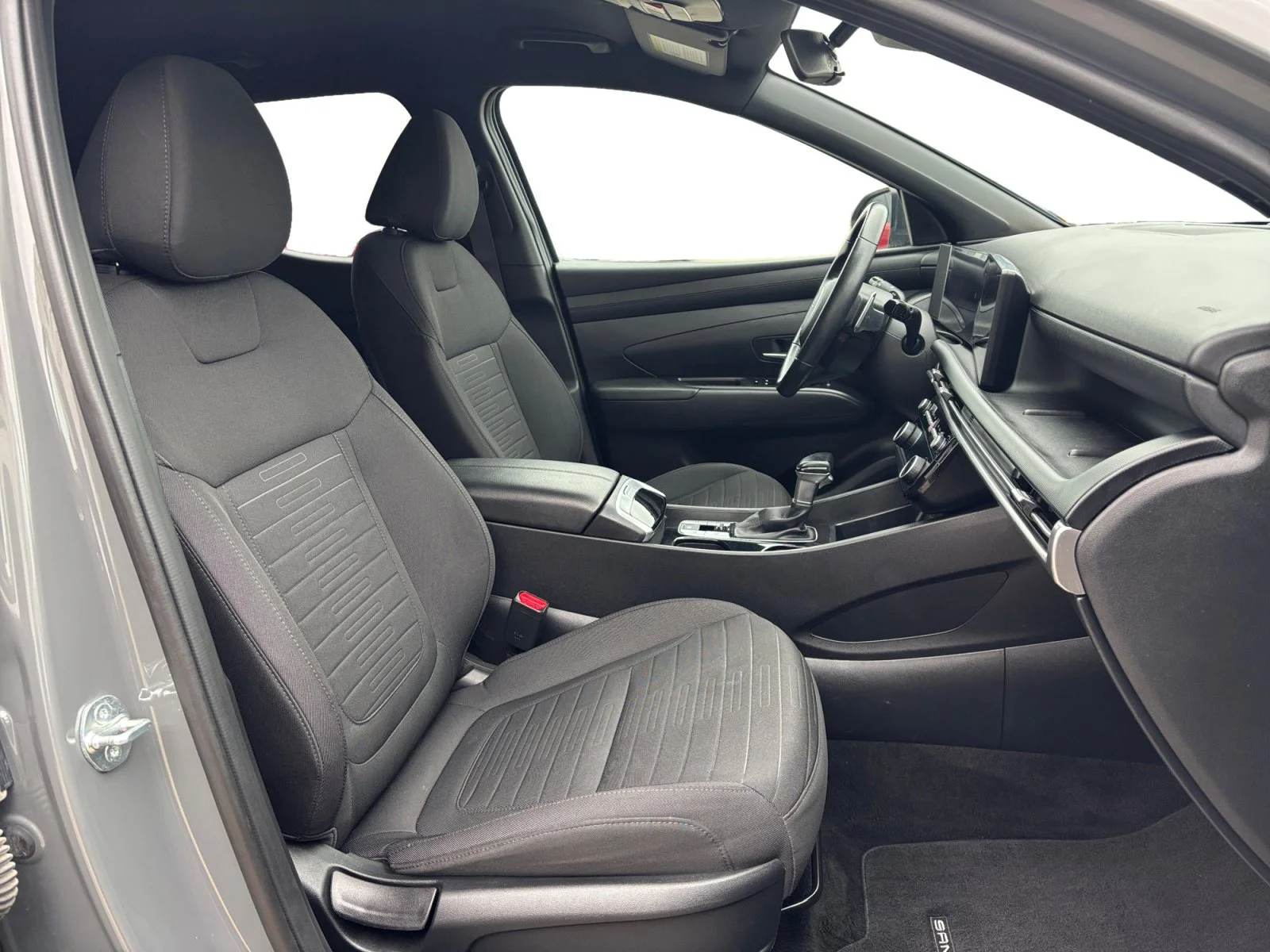 Used 2025 Atlas White Hyundai Preferred image 17