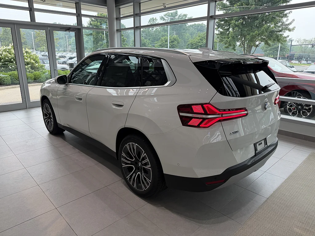 New 2026 Alpine White BMW 30 xDrive image 4