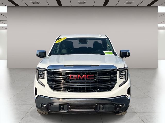 Used 2025 White GMC SLT image 9