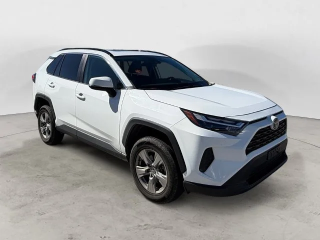 Used 2023 White Toyota XLE image 5