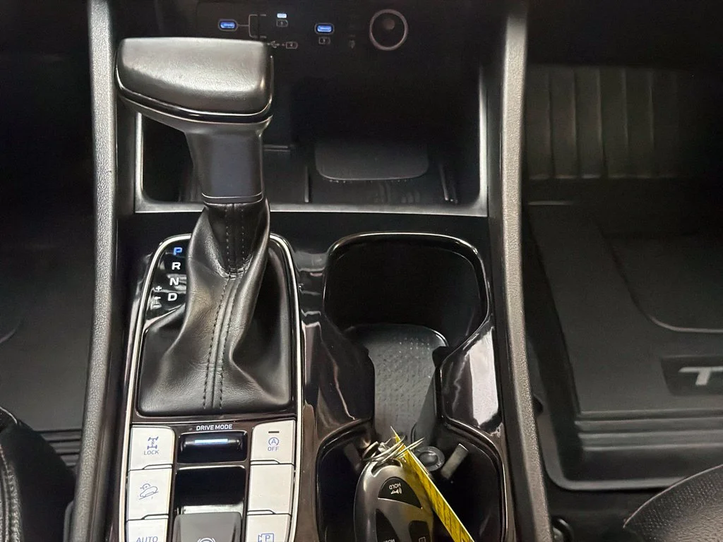 Used 2025 Hampton Gray Hyundai SEL Convenience image 17