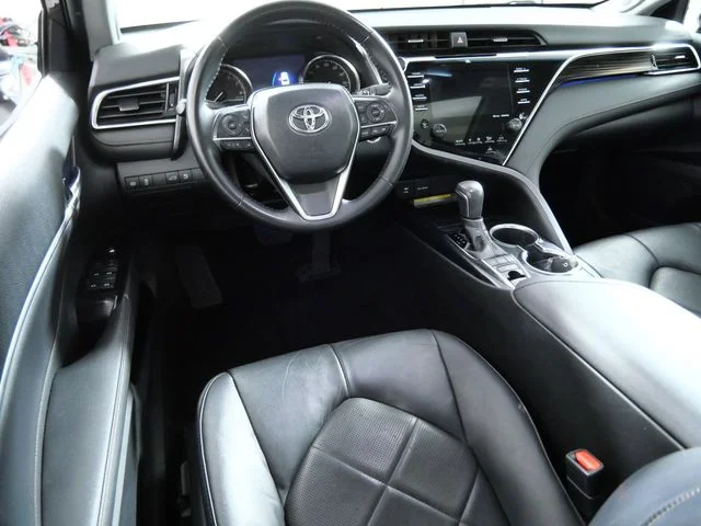 Used 2018 Gray Toyota XLE image 4