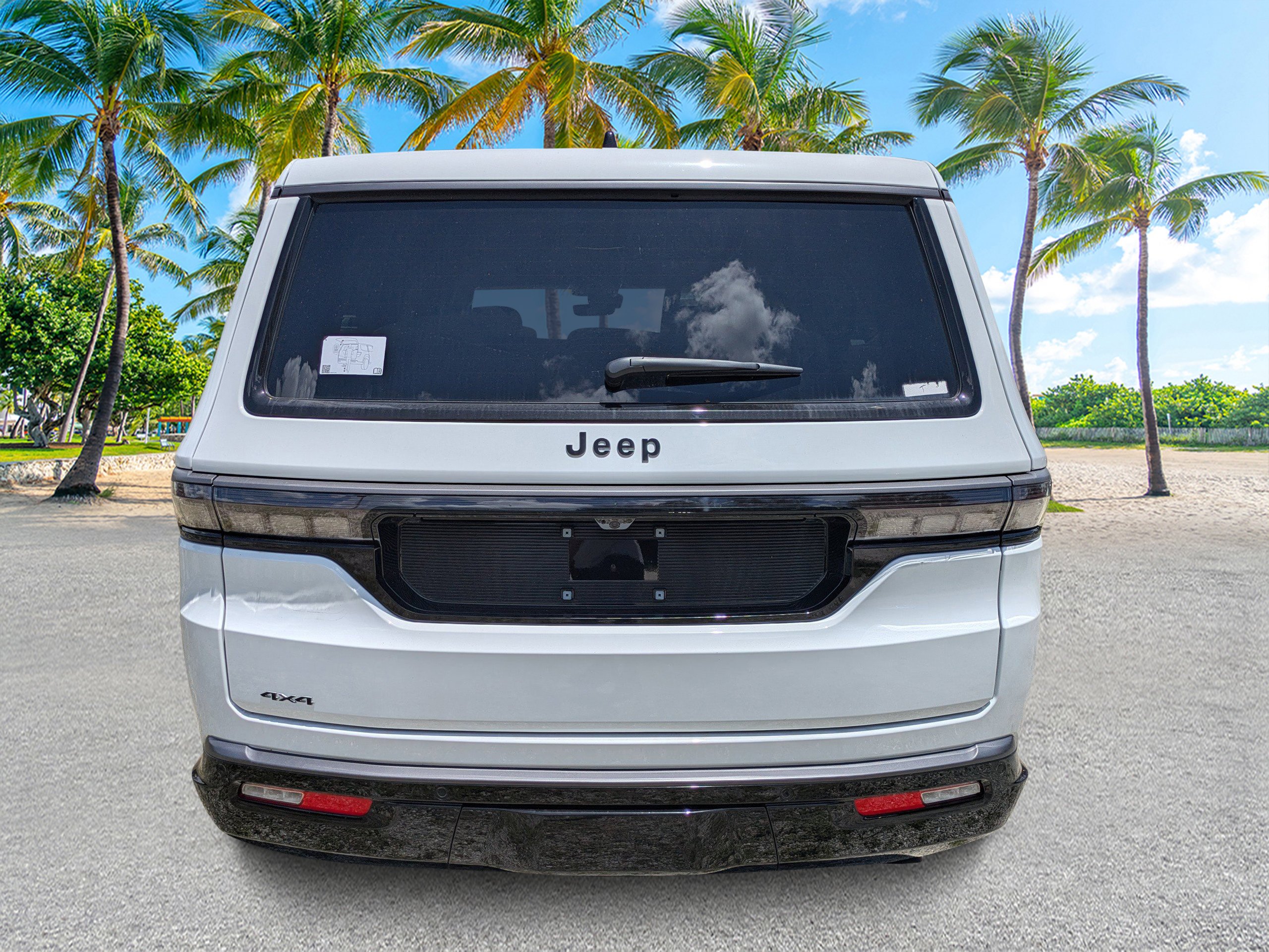 New 2026 Bright White Clear-Coat Exterior Paint Jeep Limited Reserve image 4