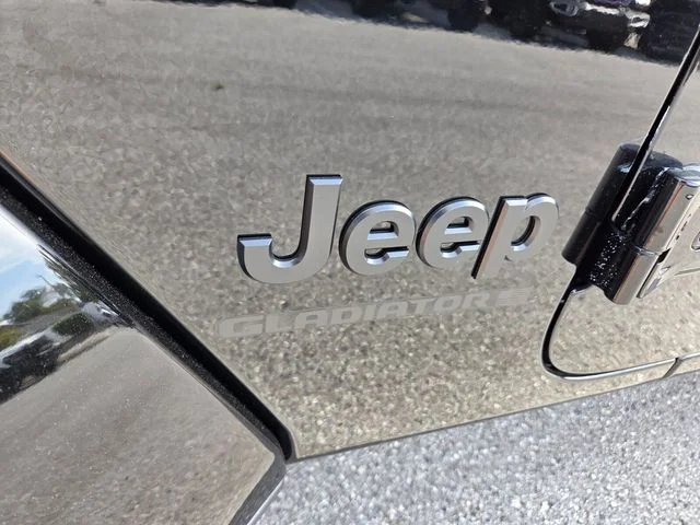 New 2026 Black Clear-Coat Exterior Paint Jeep Sahara image 4