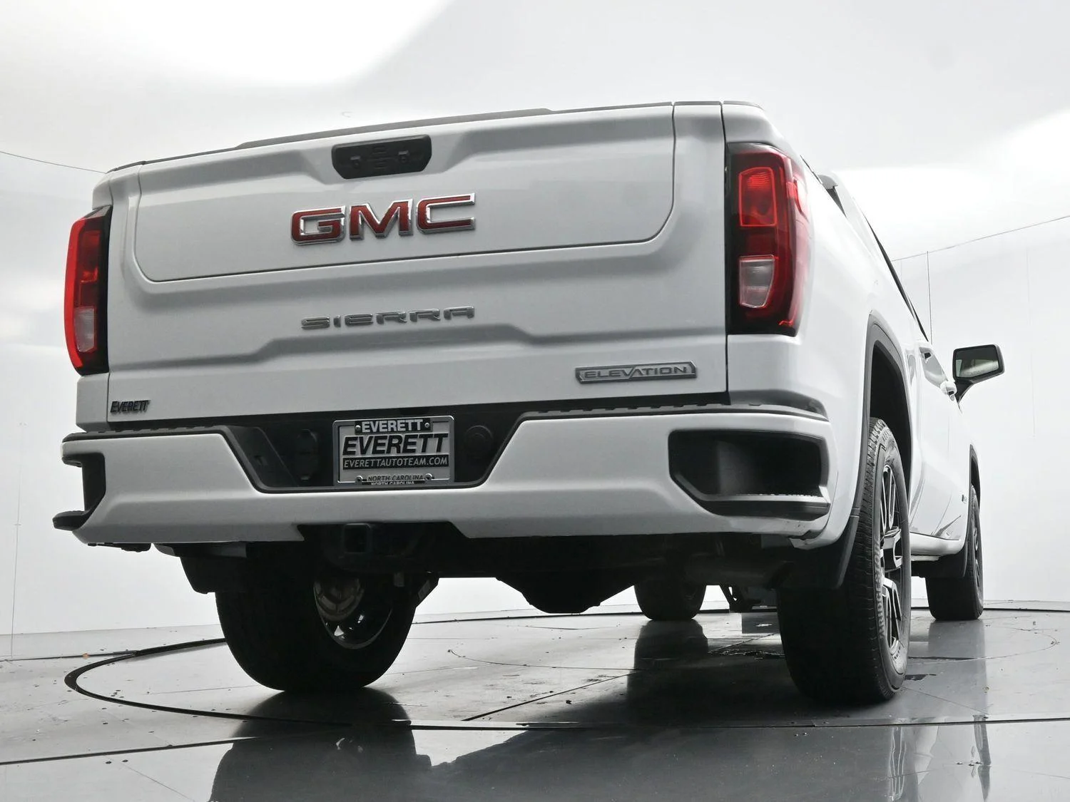 Used 2024 Summit White GMC Elevation image 46