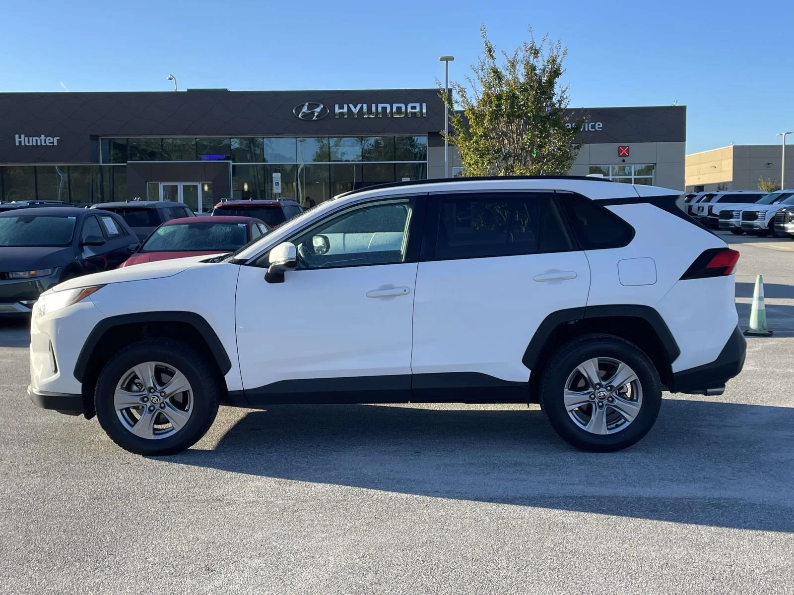 Used 2025 Ice Cap Toyota XLE image 25