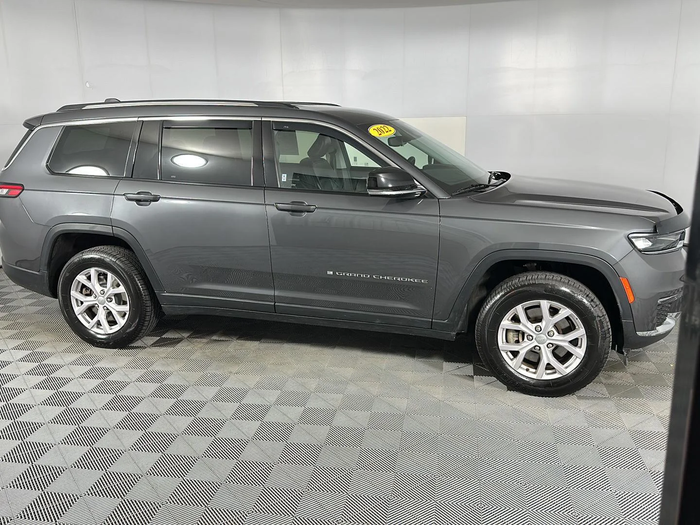 Used 2022 Baltic Gray Metallic Clearcoat Jeep Limited image 4