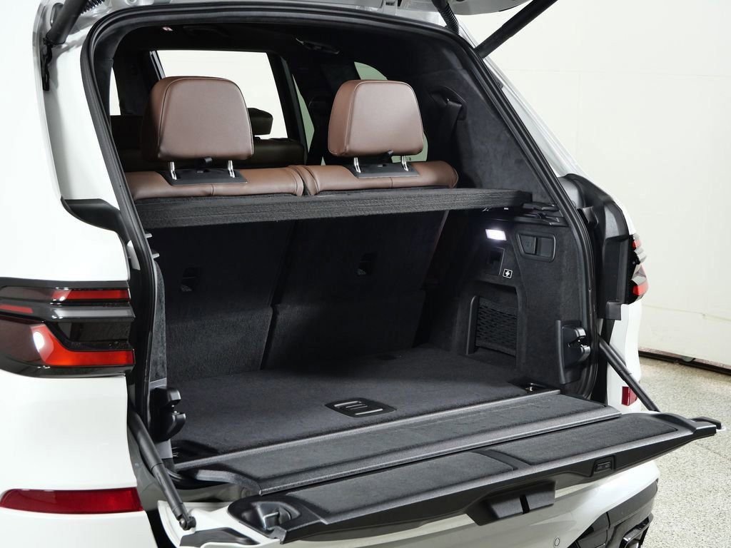 Used 2026 White BMW xDrive40i image 32