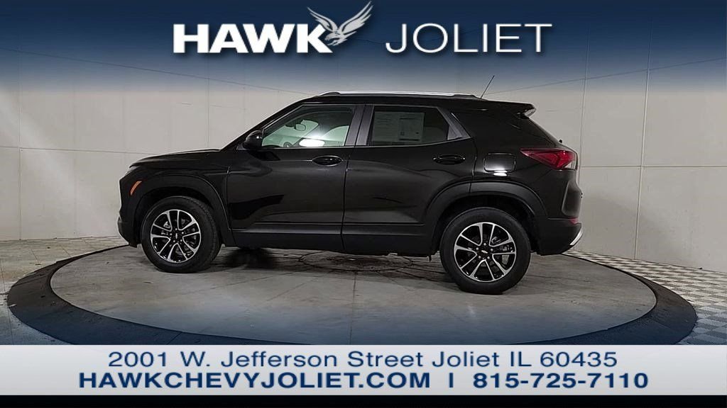 Used 2025 Black Chevrolet LT image 9
