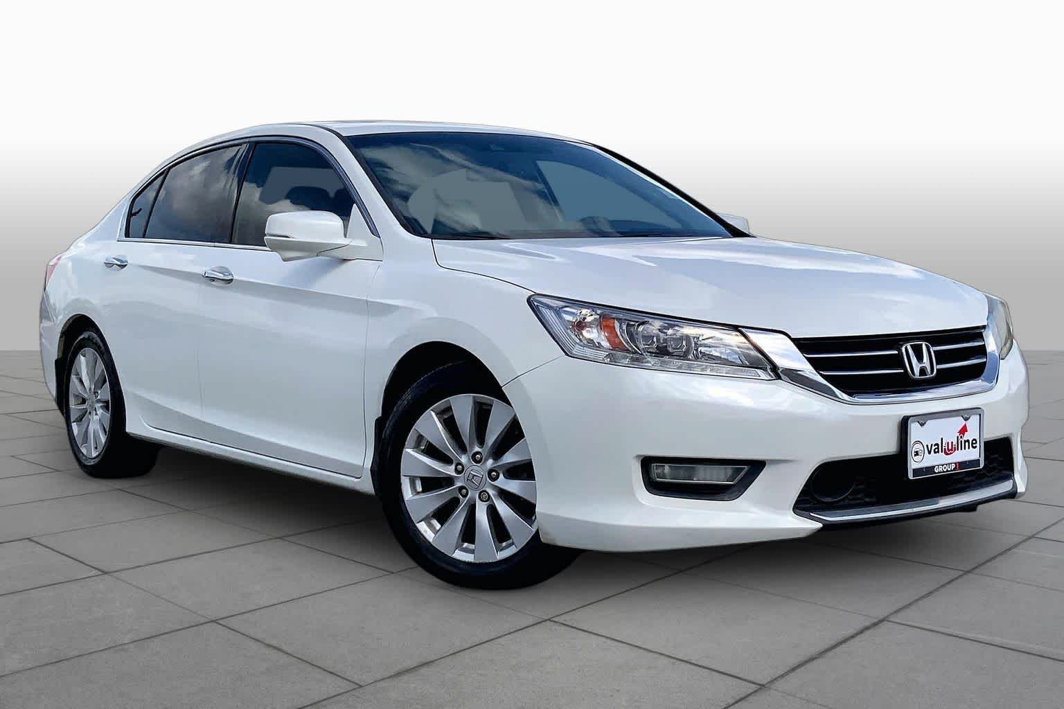 Used 2013 White Orchid Pearl Honda Touring image 3