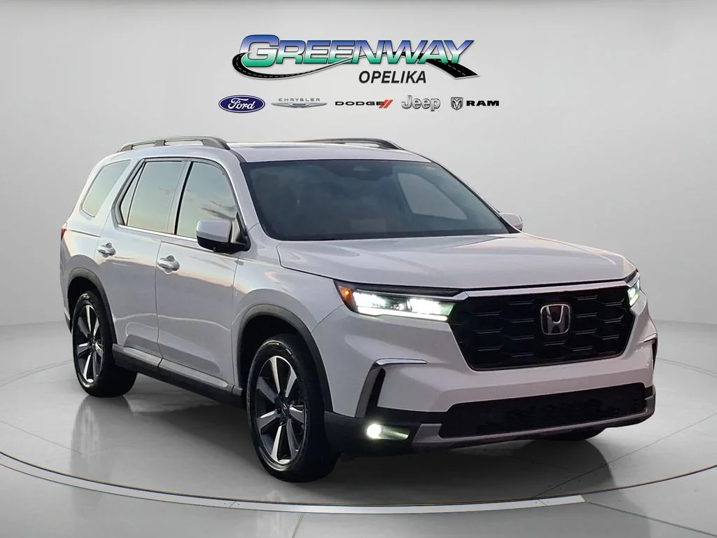 Used 2025 White Honda Touring image 1