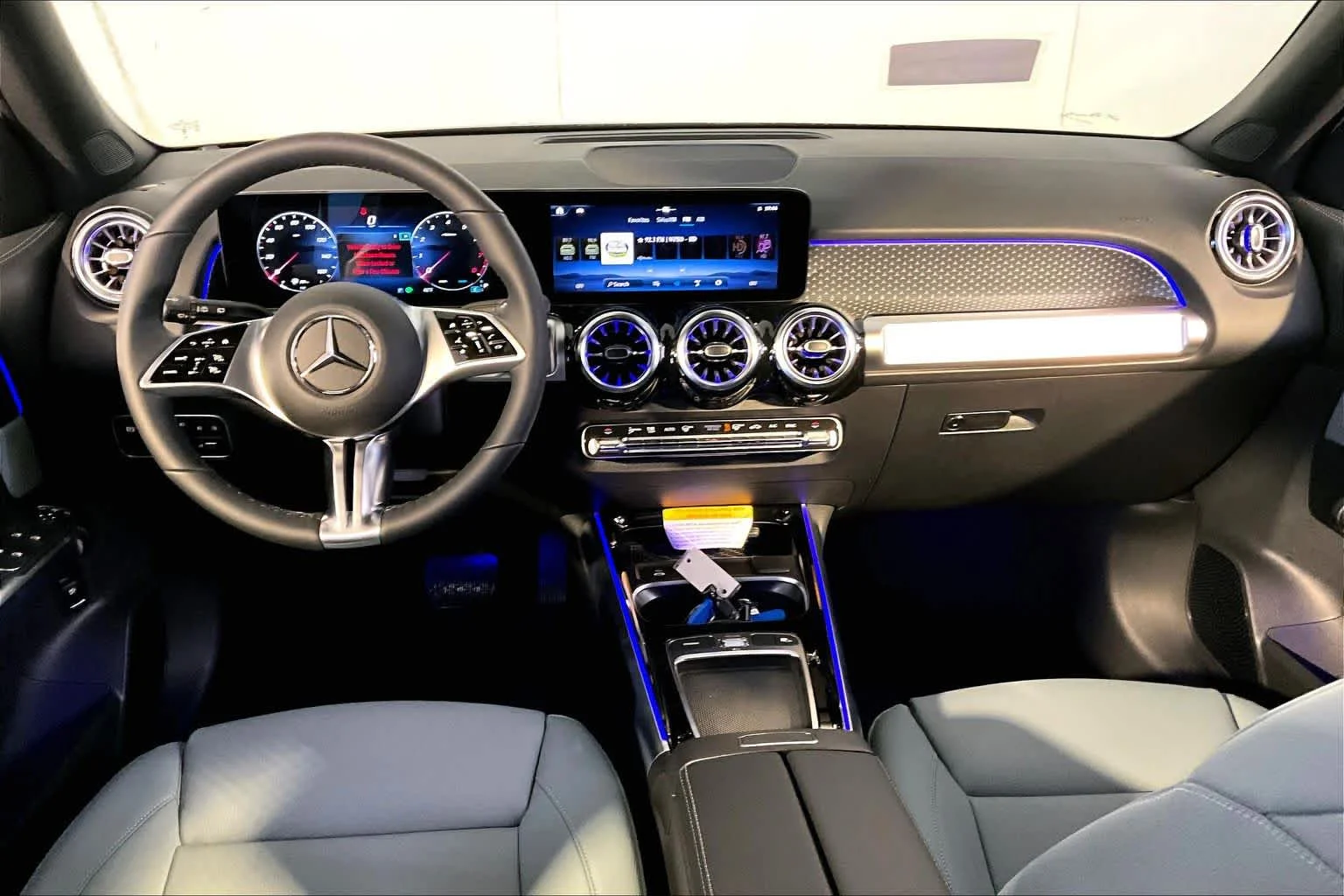 New 2026 Polar White Mercedes-Benz GLB 250 image 7
