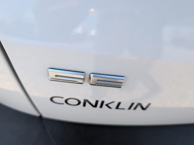 Used 2021 White Ford SE image 19